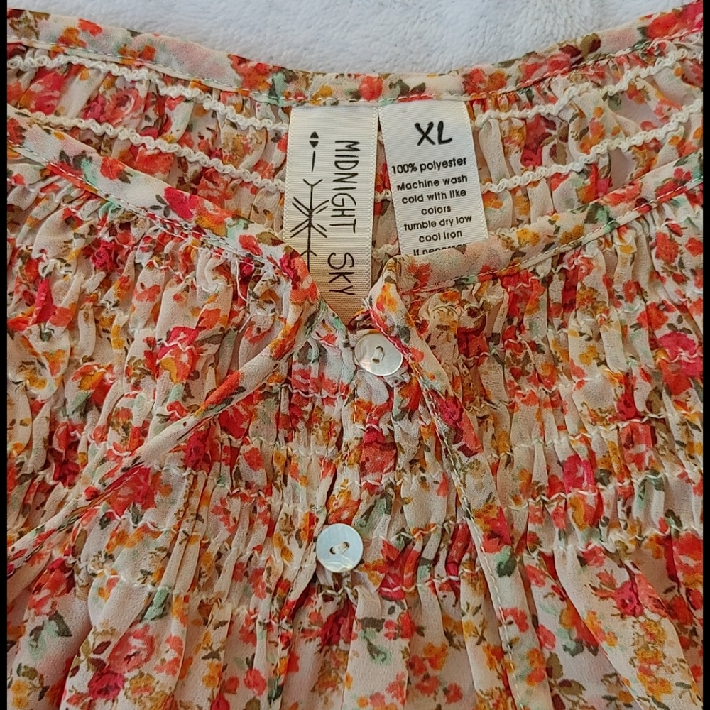 Floral Top - Picture 2 of 3